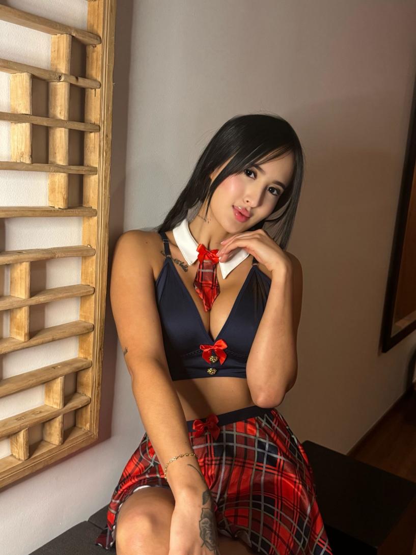MÍA HOT