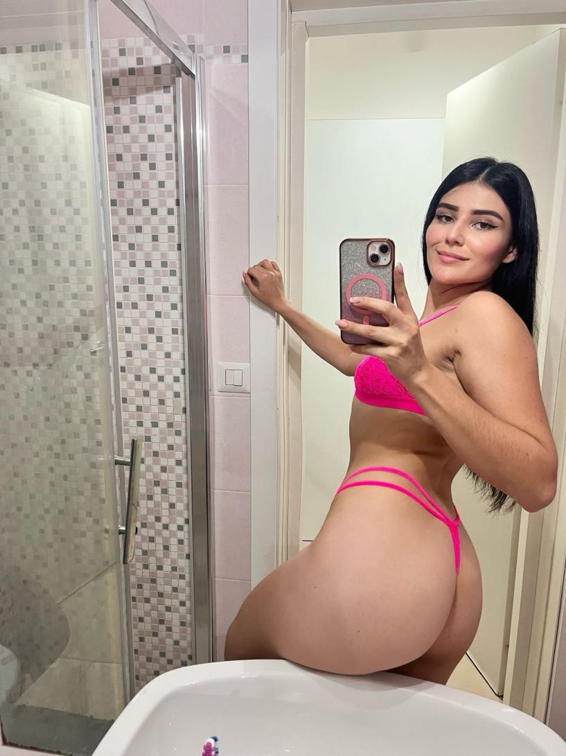 Sofia Latina sexy