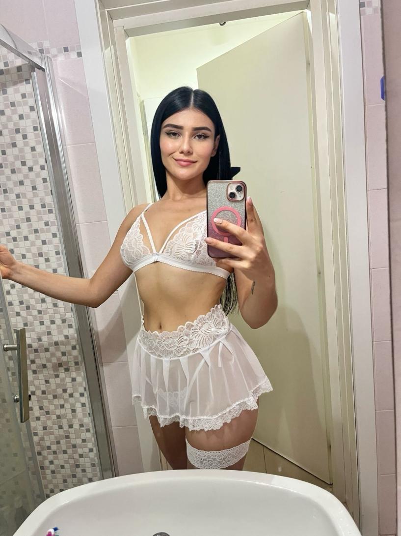Sofia Latina sexy