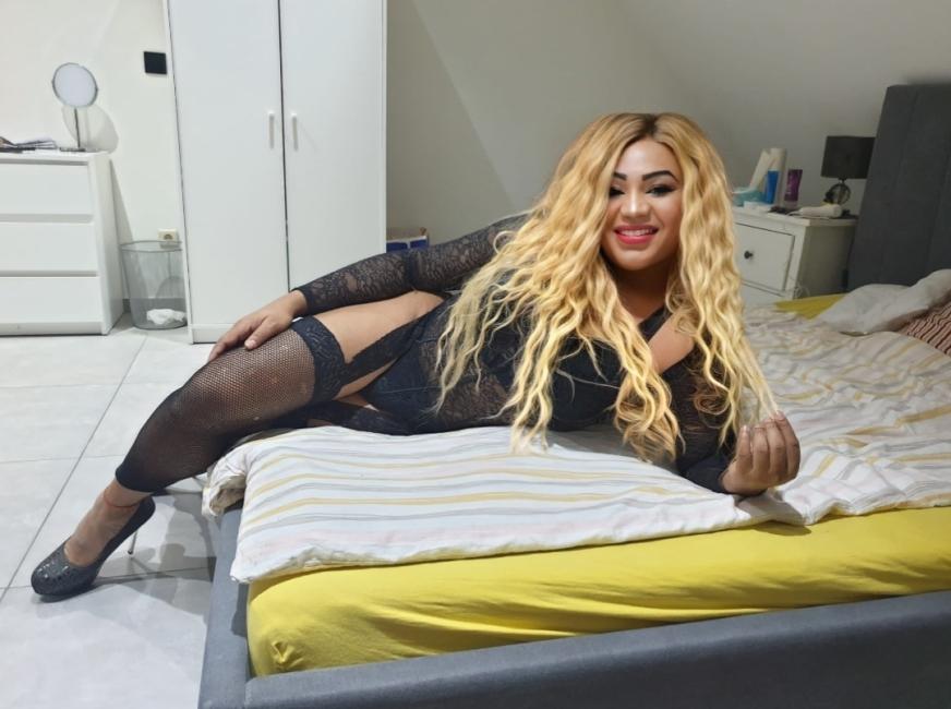 BEAUTIFUL TRANS LATINA SUPER ACTIVA 20 CM AND PASSIVE  