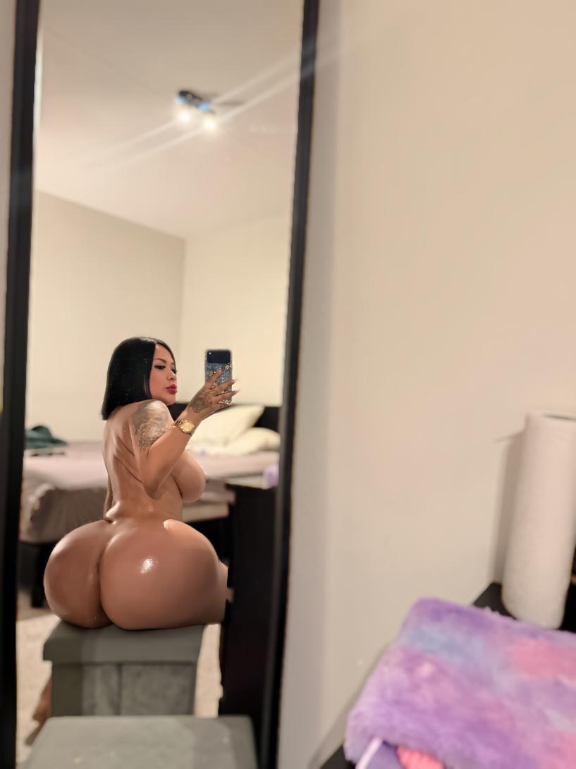 LATINA BIG ASS