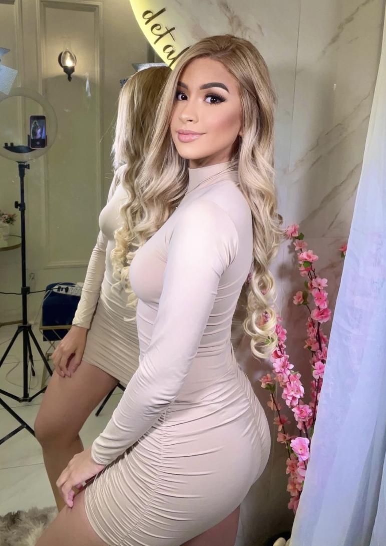 Layla engel, I only answer WhatsApp