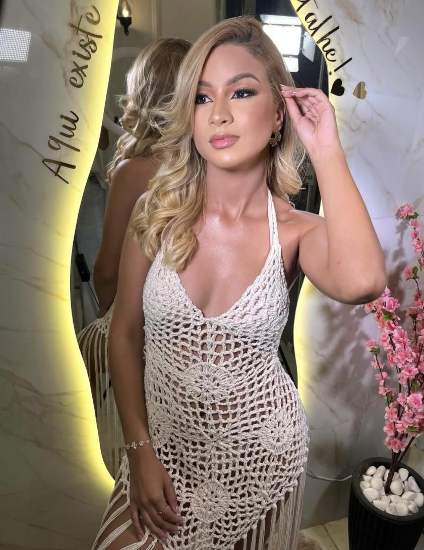 Layla engel, I only answer WhatsApp