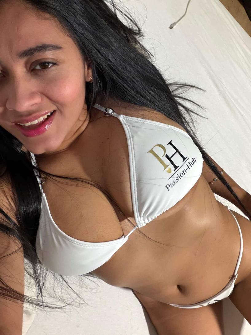 Hete latina meid die zin heeft om hard te neuken!