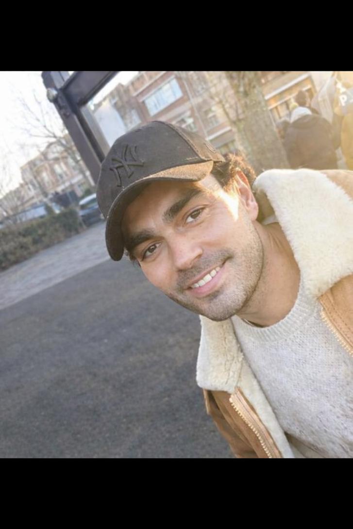 Zelfverzekerde man zoekt spannende connectie