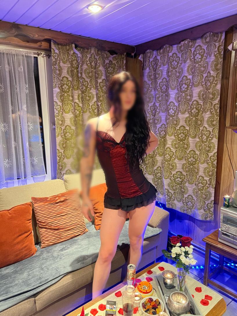 Elissa Hot