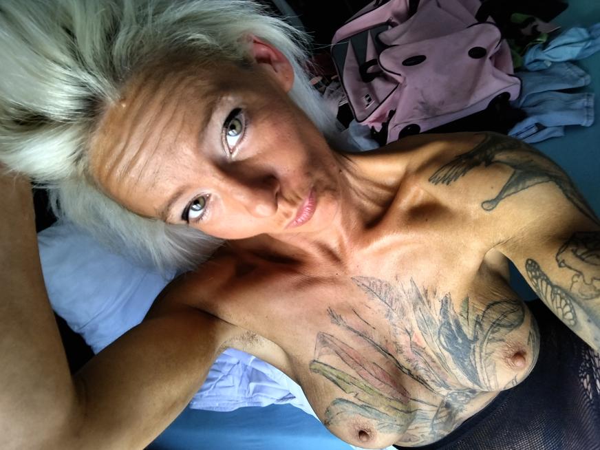 Tattooblond , joviaal en zeer sensueel ...jou erotische verwenning ...