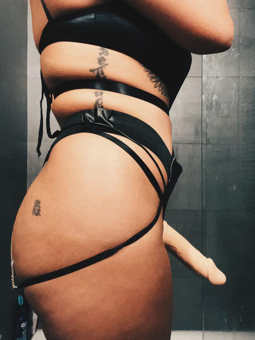 New Amina in the city, delicious brunette for you