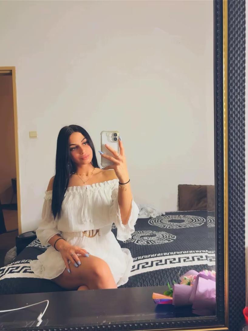Sexy Elyza