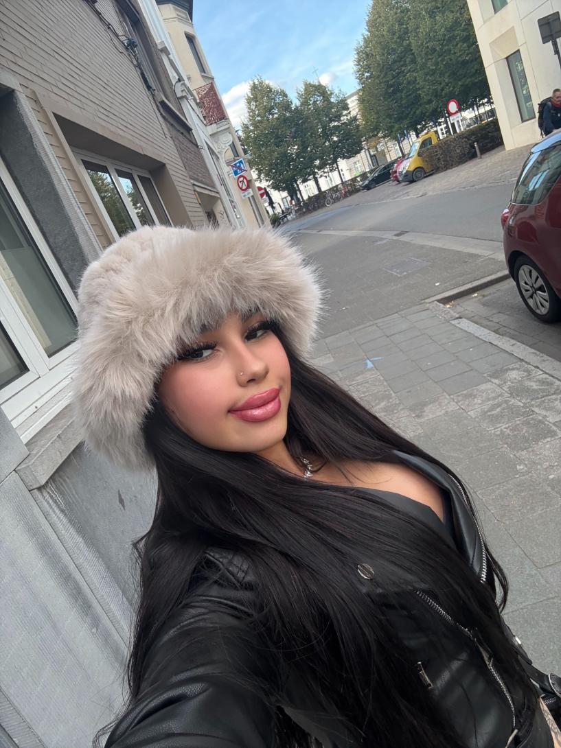 Mia latina anal