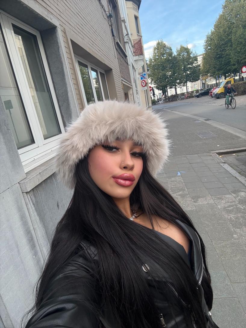 Mia latina anal