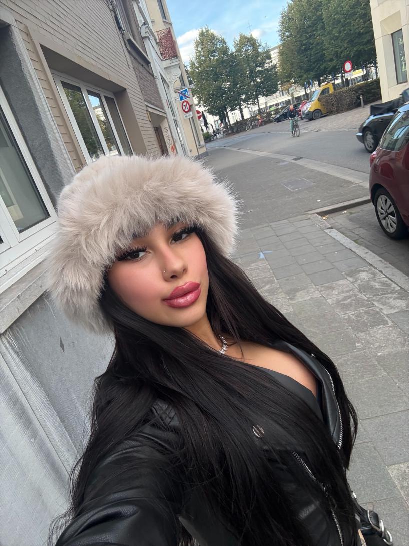 Mia latina anal